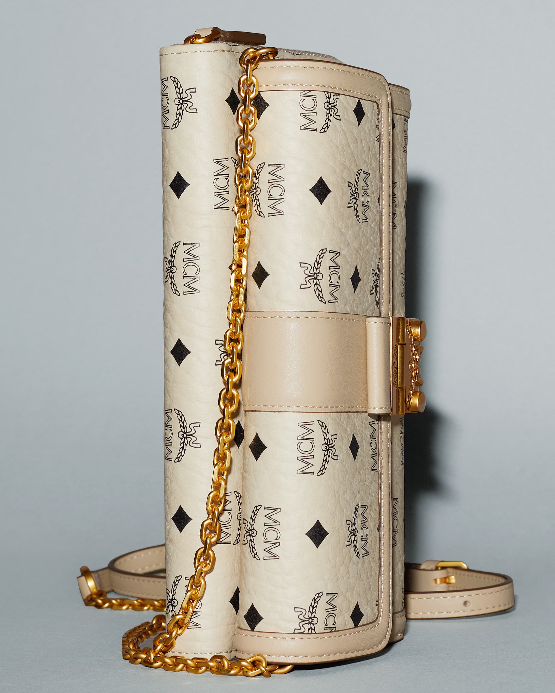 韓国白磁　花器　イ・インファ　キム・ドクホ 韓国の白磁工房〈スタジオ・ソマン〉。白磁のまだ見ぬ可能性を